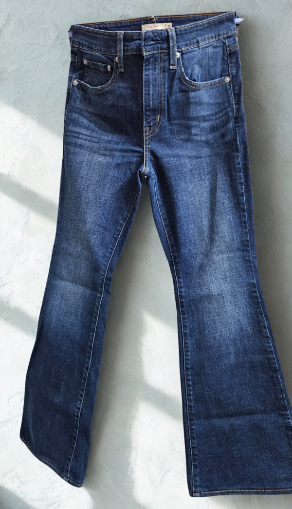 Women's Straight Fit Jeans - High Rise
