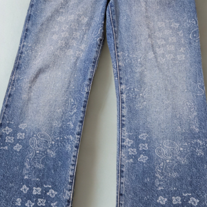 Women's Relaxed Fit Jeans - Mid Rise