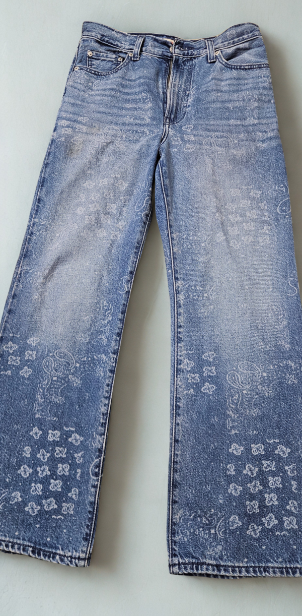 Women's Relaxed Fit Jeans - Mid Rise